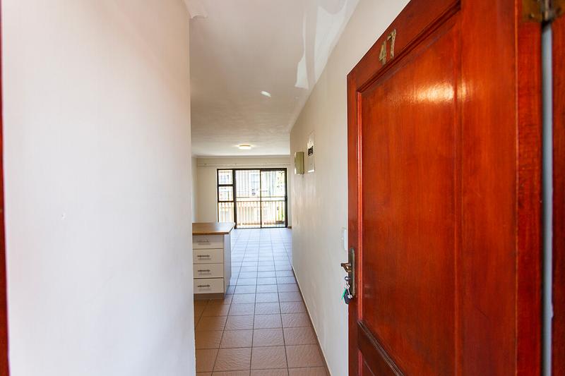 2 Bedroom Property for Sale in Oakglen Western Cape